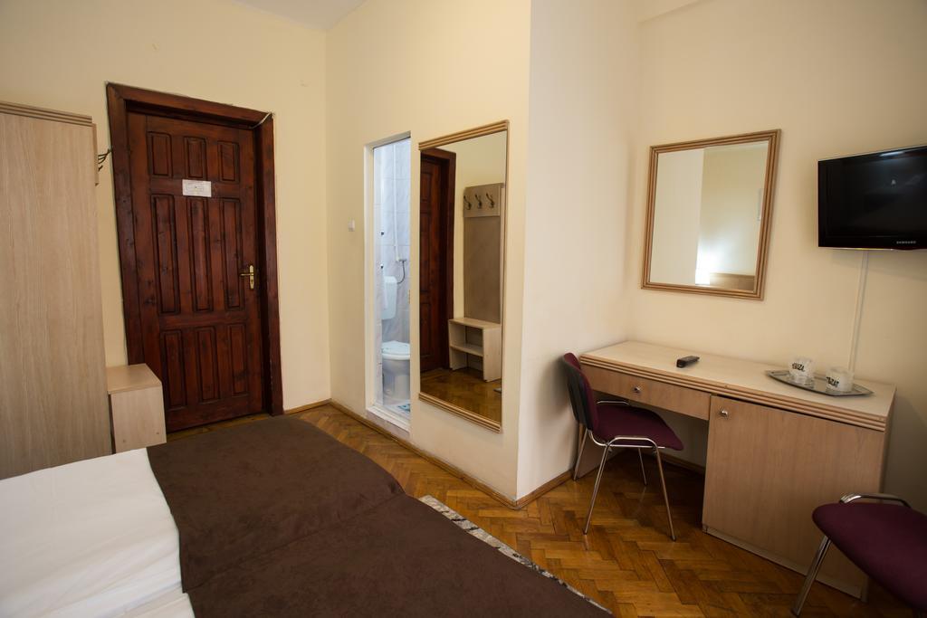 Hotel Rina Cerbul Sinaia Exteriör bild