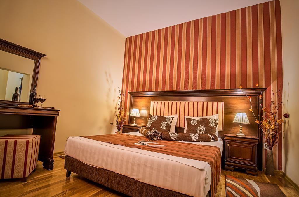 Hotel Rina Cerbul Sinaia Exteriör bild