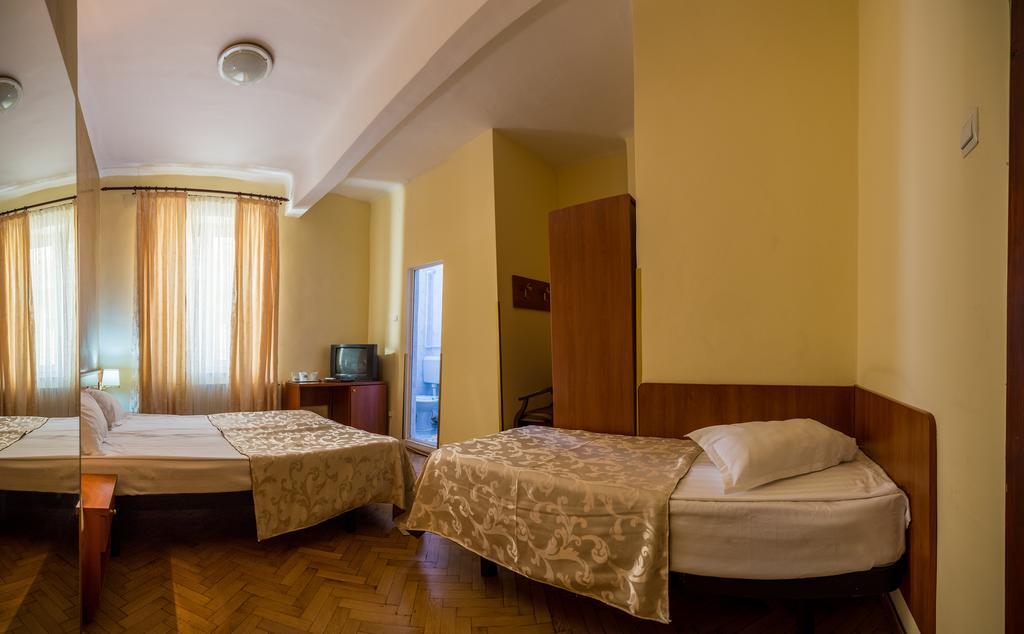 Hotel Rina Cerbul Sinaia Exteriör bild