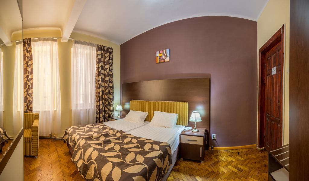 Hotel Rina Cerbul Sinaia Exteriör bild
