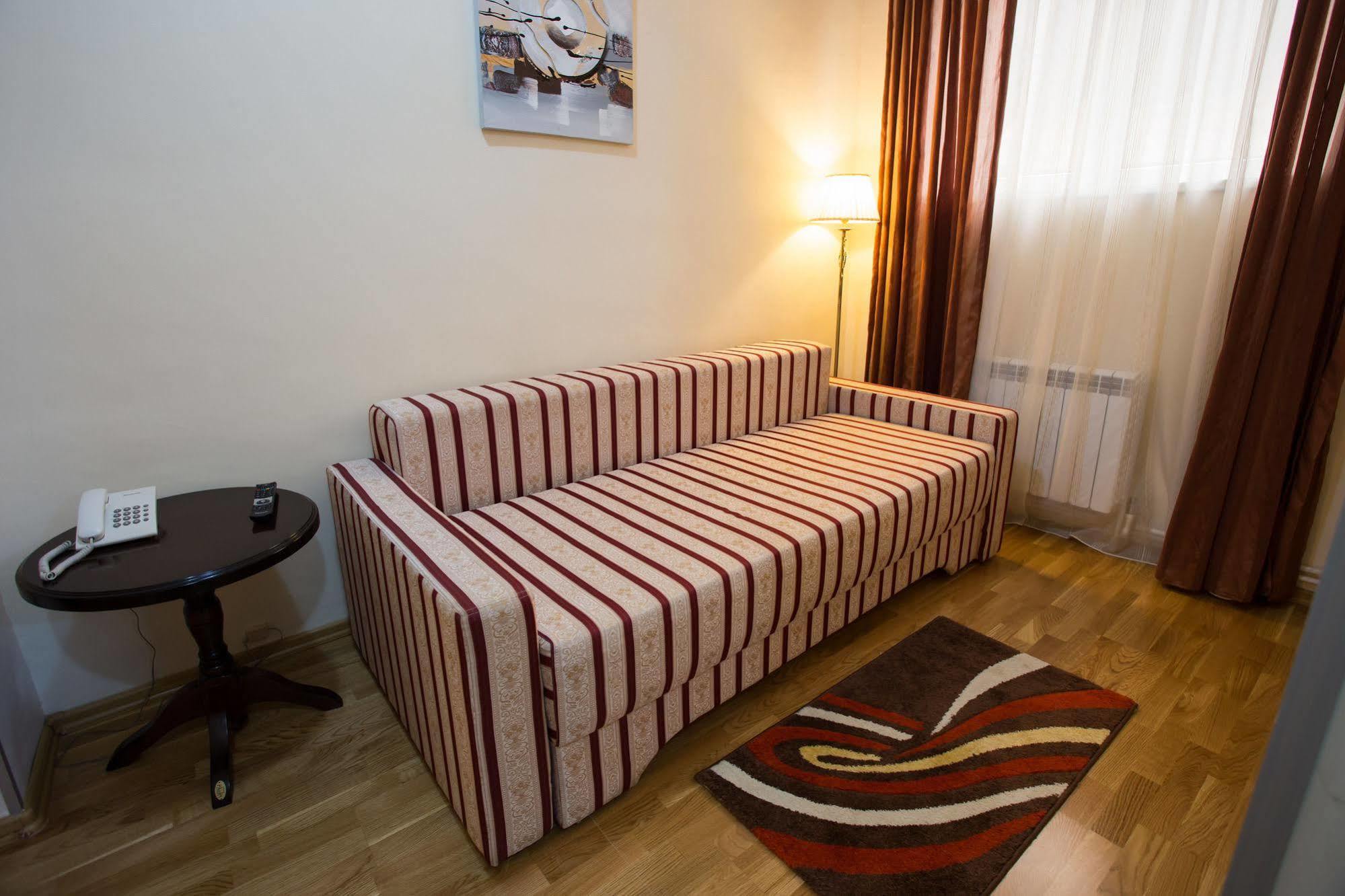 Hotel Rina Cerbul Sinaia Exteriör bild